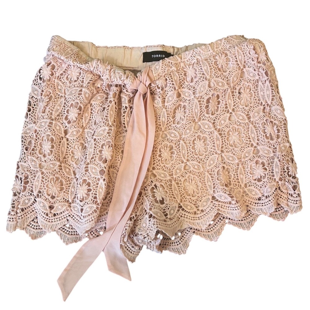 Torrid Floral Crochet Lace Shorts Blush Pink Ribbon Tie Size 1 14/16